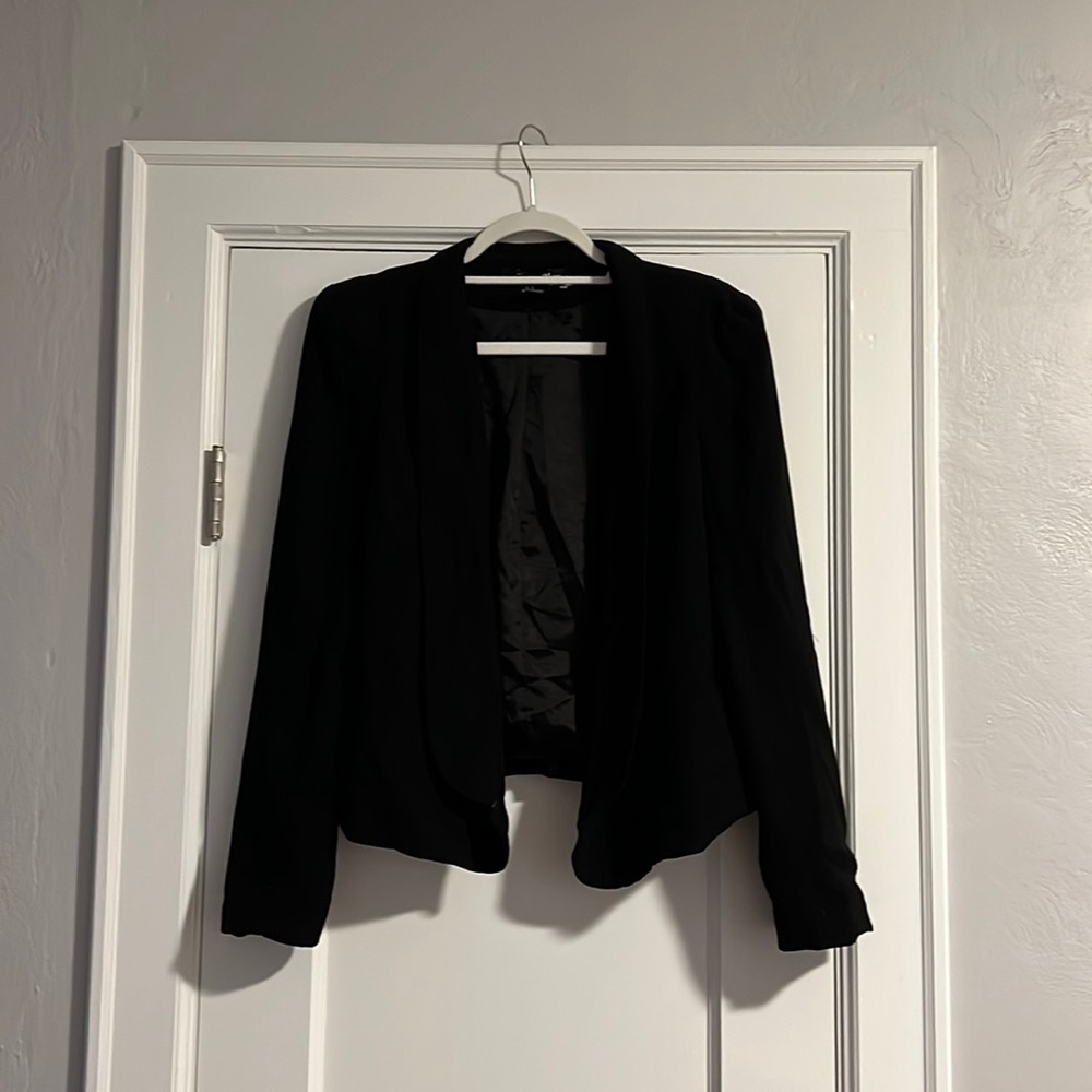 Black contemporary blazer.
